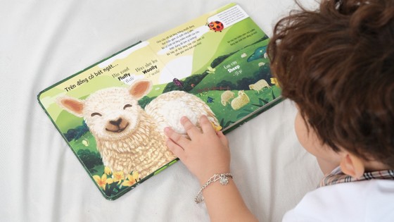 Những cuốn sách tương tác thay quà Trung thu cho trẻ ảnh 3