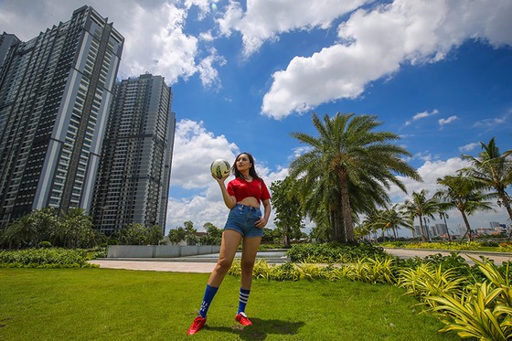 Hot girl Khoa quản trị kinh doanh đặt niềm tin vào Ronaldo ảnh 3