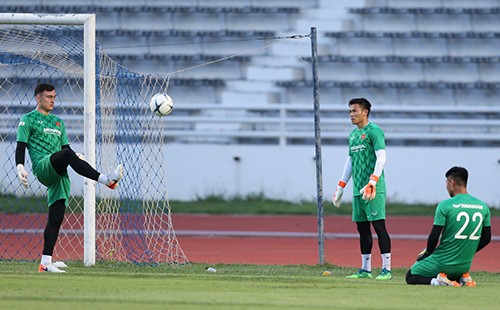 Buổi tập tràn đầy tiếng cười của tuyển Việt Nam trên đất Thái ảnh 5