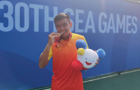 Một số hình ảnh Lý Hoàng Nam và chiếc HCV lịch sử cho quần vợt Việt Nam tại SEA Games 30 ảnh 6