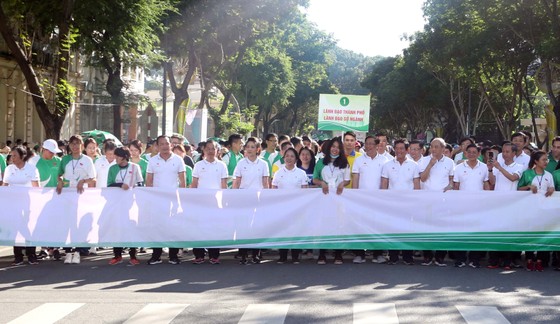 Hơn 30.000 người tham gia Ngày chạy Olympic vì sức khỏe toàn dân ảnh 2
