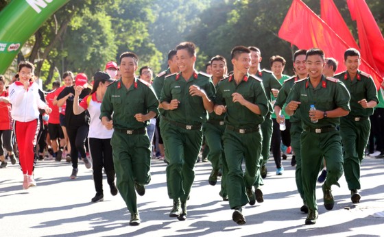 Hơn 30.000 người tham gia Ngày chạy Olympic vì sức khỏe toàn dân ảnh 3