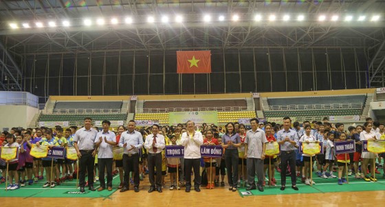 524 VĐV dự Giải Cầu lông các nhóm tuổi Thiếu niên toàn quốc năm 2020 ảnh 1