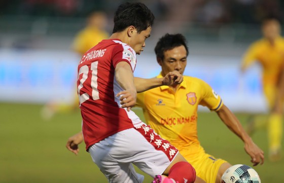 ‘Ông già gân’ tại V.League tắt điện trước Công Phượng ảnh 1