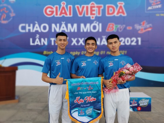 Giải việt dã Chào năm mới Tỉnh Bình Dương: Gần 8.000 người tham dự đường chạy chào mừng năm mới 2021 ảnh 5