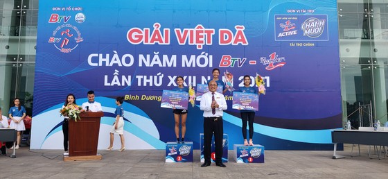 Giải việt dã Chào năm mới Tỉnh Bình Dương: Gần 8.000 người tham dự đường chạy chào mừng năm mới 2021 ảnh 3