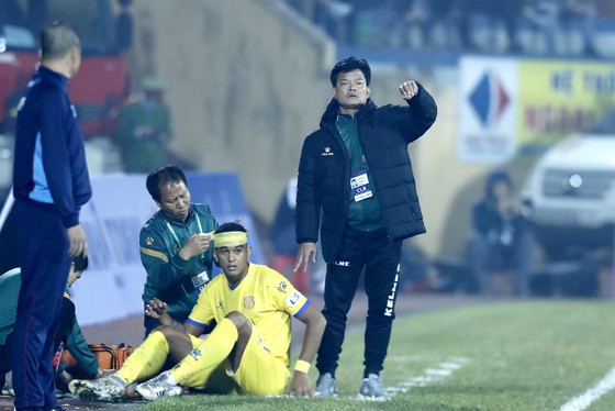 Khai màn V.League 2021: Chiến thắng “sốc” của đội nhà Nam Định trước Hà Nội ảnh 2