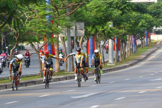 Giải đua xe đạp phong trào TPHCM mừng xuân Tân Sửu 2021: 250 VĐV tham dự ảnh 7