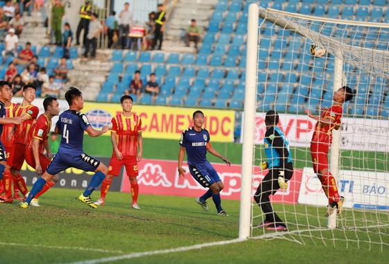 Thắng Nam Định 2-1, B.Bình Dương nhẹ nhàng lên ngôi đầu bảng ảnh 1