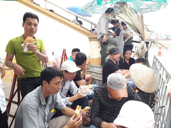 Khán giả Phú Thọ háo hức chờ đội U23 Việt Nam ảnh 2