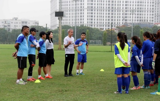 VFF ký biên bản hợp tác cùng CLB VfL Wolfsburg (CHLB Đức). ảnh 2