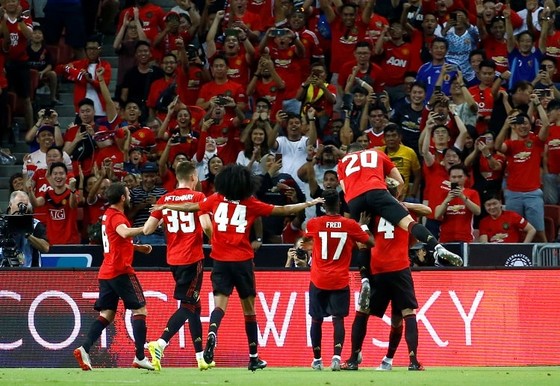 Khán giả Việt "tiếp lửa" giúp MU đánh bại Inter Milan tại Singapore ảnh 1