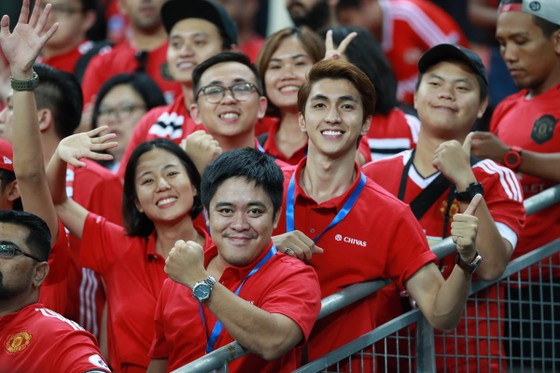 Khán giả Việt "tiếp lửa" giúp MU đánh bại Inter Milan tại Singapore ảnh 2