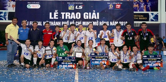 Đội nữ Thái Sơn Nam Quận 8 vô địch giải futsal TPHCM mở rộng 2019 ảnh 5