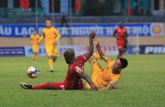 Thua đậm trên sân nhà, Thanh Hóa chưa thoát cuộc khủng hoảng ảnh 2