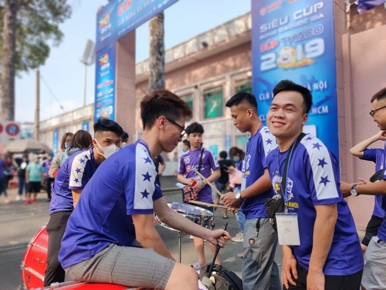 Siêu Cúp 2019: Dưới sân nhộn nhịp hơn khán đài ảnh 2