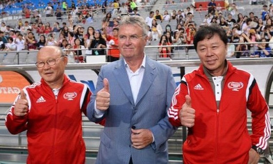 HLV Chung Hae-song: “Tôi đang làm việc cùng tập thể rất chuyên nghiệp” ảnh 1