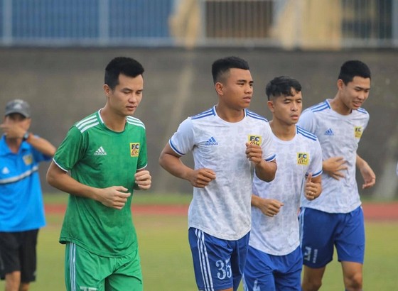 Huế trong niềm vui trở lại sân tập ảnh 2