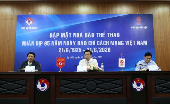 Lãnh đạo VFF, VPF gặp mặt các phóng viên thể thao Việt Nam ảnh 2