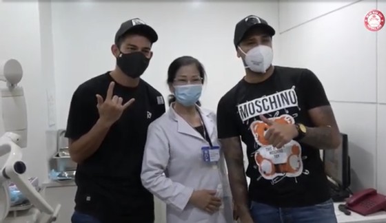 Hình thái đối lập trong mùa COVID-19 của hai đội bóng TPHCM ảnh 1