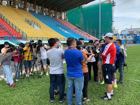 HLV Chung Hae-song (CLB TPHCM): ‘Chuyện quá khứ, tôi xóa rồi!’ ảnh 4
