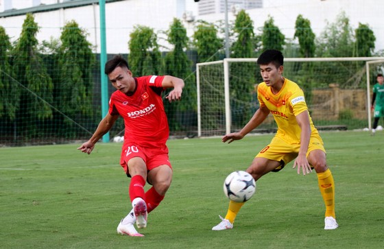 U22 Việt Nam chia đôi lực lượng đá nội bộ ảnh 2