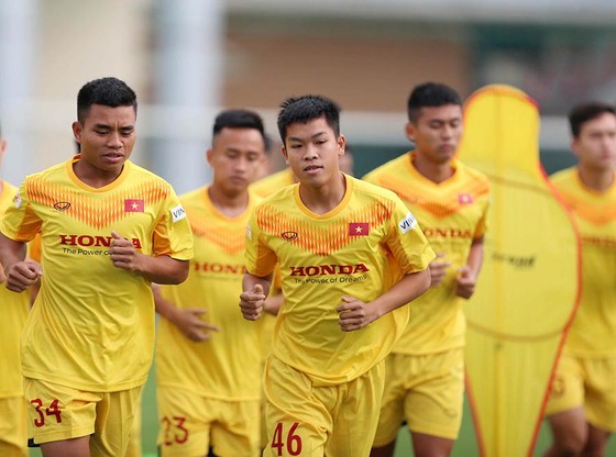 Hồ Thanh Minh: chàng dân tộc Tà Ôi từ chối cơ hội vào Công an để theo bóng đá ảnh 1