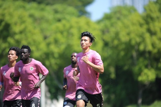 Nhiều đội ‘rủ nhau’ làm nóng trước khi V-League trở lại ảnh 2