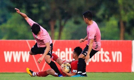 CLB Hà Nội thắng Viettel trong ngày Văn Hậu đá chính ảnh 1