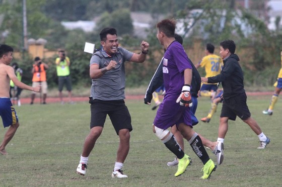 Cầu thủ U21 Đồng Tháp khóc ngất khi ‘lách khe cửa hẹp’ để vào bán kết ảnh 1