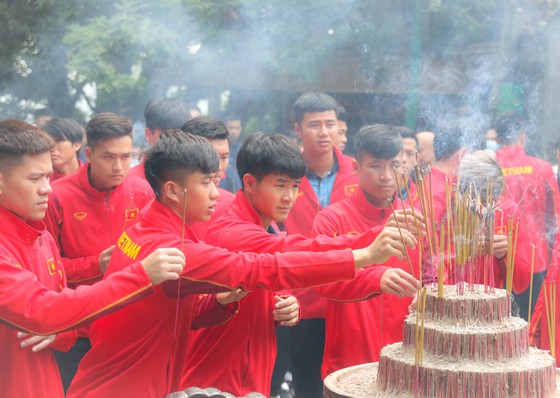 ĐTQG và U22 Việt Nam dâng hương tưởng nhớ các vua Hùng ảnh 2
