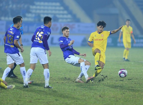 Khai cuộc LS V-League 2021: Nam Định tạo địa chấn trước Hà Nội ảnh 1