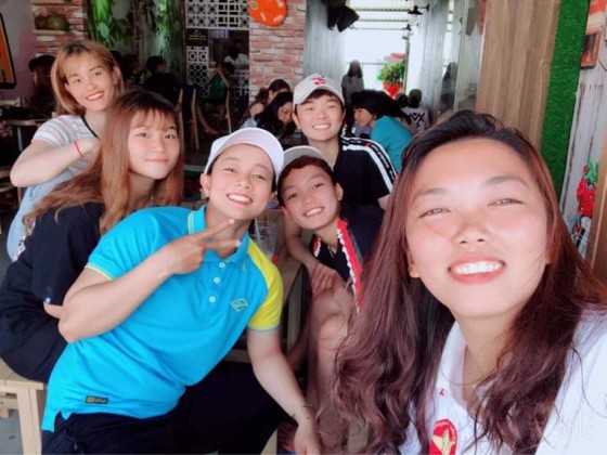 Huỳnh Như mở quán dừa sáp để quảng bá đặc sản quê Trà Vinh ảnh 3
