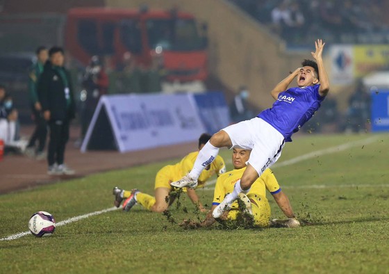 Quả bóng Vàng Văn Quyết trở lại đúng thời điểm Hà Nội FC cần ảnh 1