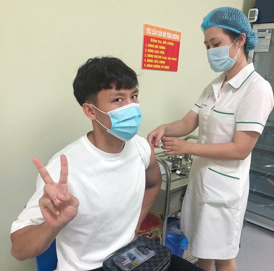Các tuyển thủ ĐTQG hoàn tất tiêm vaccine Covid-19 ảnh 1