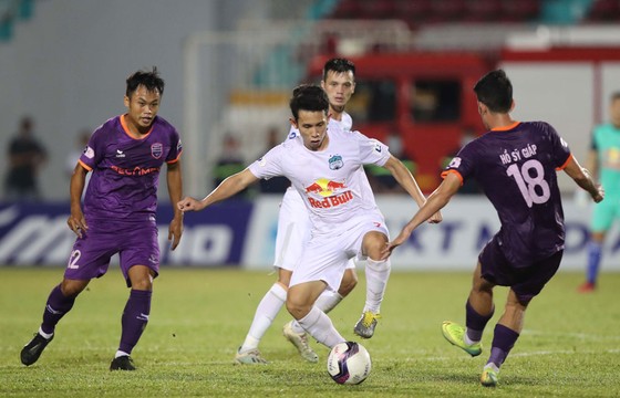 HLV Kiatisak: “Không có điểm khó ai có thể cười mãi được” ảnh 1