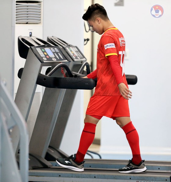 Quang Hải phải tập riêng để tránh chấn thương ảnh 1
