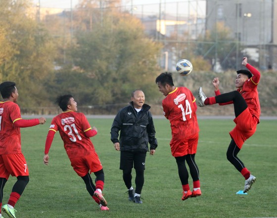 Vòng loại U23 châu Á 2022: Vì sao các đội không được tập làm quen sân thi đấu? ảnh 1