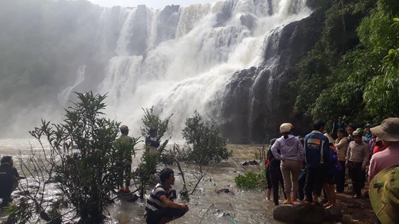 Gia Lai: Tìm thấy thi thể 3 thanh niên mất tích ở thác nước ảnh 1