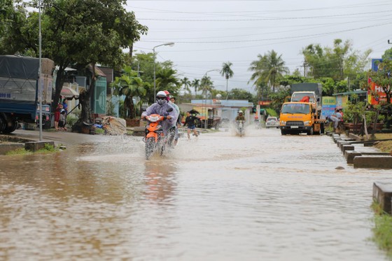 Đắk Lắk: Mưa lớn, hàng trăm nhà dân, hoa màu bị nhấn chìm ảnh 15