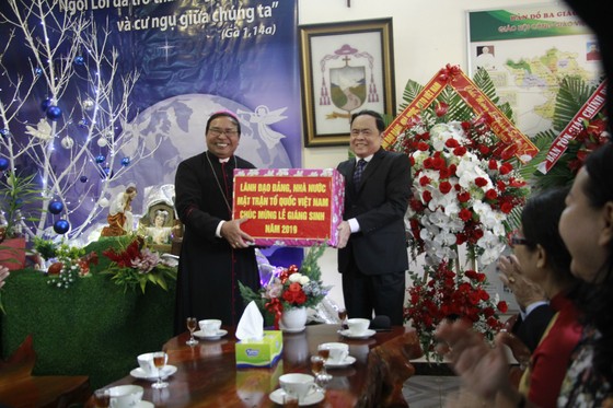 Chủ tịch Ủy ban Trung ương MTTQ Việt Nam chúc mừng Giáng sinh tại Đắk Lắk ảnh 1