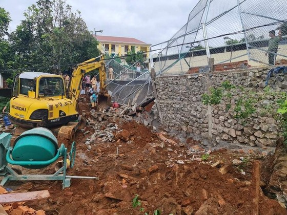 Đắk Nông: Sập bờ kè của Phòng CSGT một công nhân tử vong ảnh 1