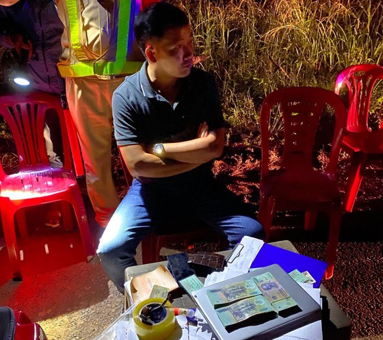 Phê chuẩn lệnh bắt khẩn cấp trưởng văn phòng và phóng viên nhận 150 triệu của doanh nghiệp ảnh 1