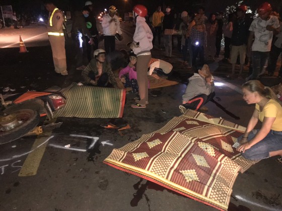 Hai xe máy tông nhau, 4 người chết, 1 người bị thương ảnh 1