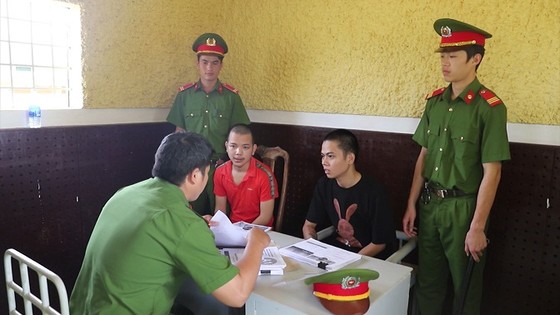 Truy tố 51 đối tượng trong đường dây chuyên làm giả giấy tờ, bằng lái xe ảnh 1