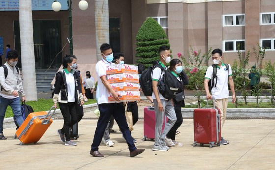 41 sinh viên Trường Đại học Tây Nguyên lên đường hỗ trợ Bình Dương chống dịch ảnh 2