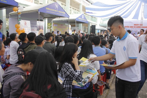Đà Nẵng: Hàng trăm học sinh tham gia tư vấn tuyển sinh và hướng nghiệp ảnh 1