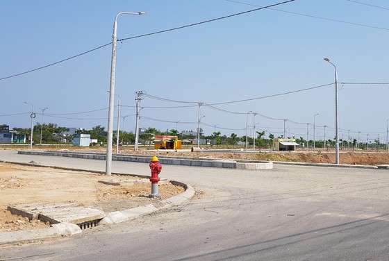 Đà Nẵng: Buộc tháo dỡ các ki-ốt xây dựng trái phép, kinh doanh bất động sản ảnh 1