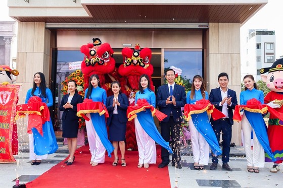 Hơn 2.000 khách hàng trải nghiệm siêu shop 6 sao của Đất Xanh Miền Trung ảnh 1