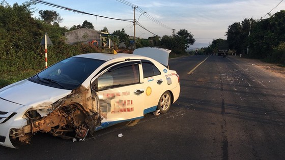 Bắt xe taxi chở khoảng 300kg pháo ảnh 1